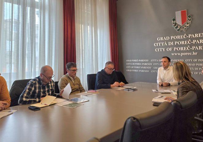 Predstavnici Istarskog vodovoda Buzet, Hrvatske elektroprivrede HEP, Odvodnje Poreč i Plinare Pula na redovnom sastanku u Gradu Poreču o planiranim investicijama