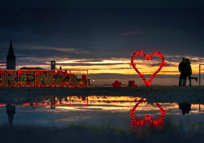 Djelatnici Usluge Poreč prigodno ukrasili popularno srce na Peškeri