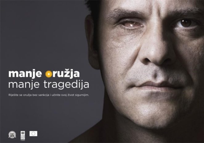 Porečkoj je policiji jučer savjesna građanka dragovoljno predala revolver sa 32 komada streljiva