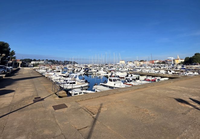 Potpisan ugovor o uređenju šetnice kroz porečku lučicu od Općinskog suda do izvlačilišta za plovila