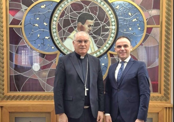 Biskup Štironja održao prijem za gradonačelnika Peršurića povodom Uskrsa