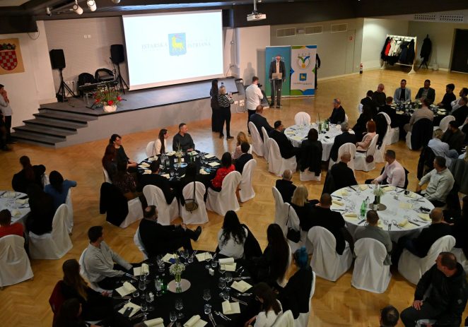 Održana druga svečana akademija Fonda za sport Istarske županije – PREKO POLA MILIJUNA EURA ZA ŠKOLOVANJE 382 TRENERA