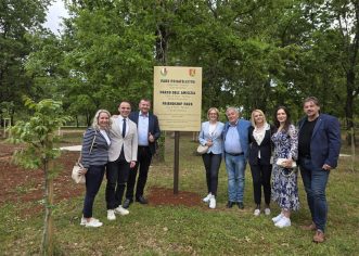 Grad Poreč: Na Materadi otvoren Park prijateljstva Poreča i pobratimljenih gradova Koprivnice i Virovitice