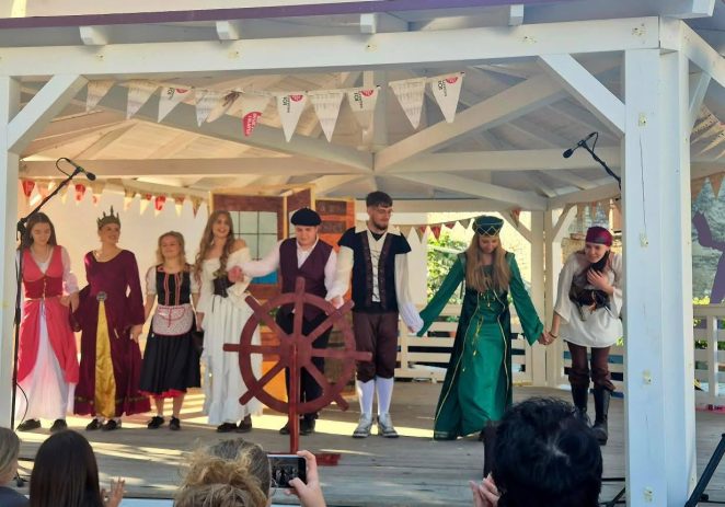 Dramska družina „Kratki rez“ obogatila ovogodišnju BOOKtigu