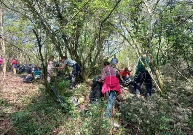 Veliki i mali heroji ponovno u akciji: U naselju Flengi prikupljeno 10 kubika otpada iz prirode