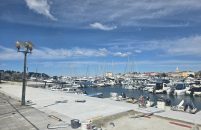 Gradonačelnik Peršurić obišao radove na popločenju šetnice kroz porečku komunalnu lučicu