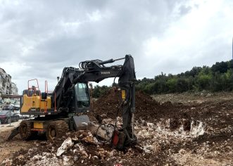 Započela izgradnja POS stanova u Vrsaru: položen kamen temeljac za 32 nova doma