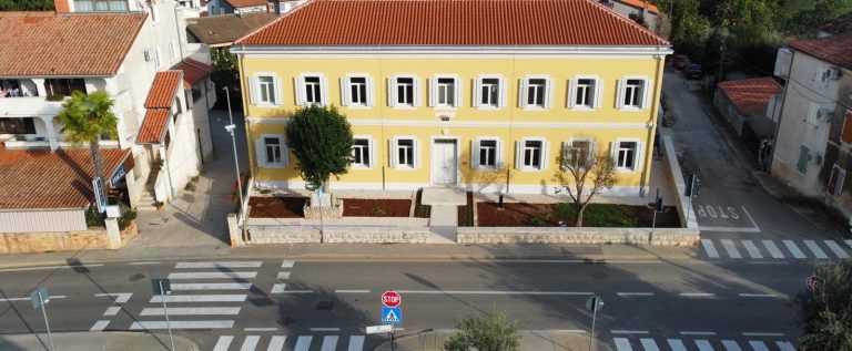 Zgrada-Opcine-Funtana-Fontane (1)