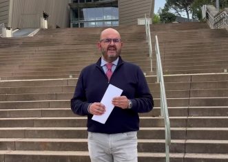 Gradski vijećnik Alen Kalčić na sjednici Gradskog vijeća o portalu gradonacelnik.hr, kriterijma dodjele javnih površina i nadzornim kamerama Usluge Poreč