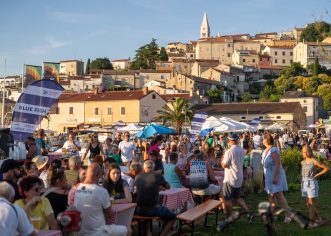 Dođite na prvu ovogodišnju Ribarsku feštu u Vrsaru u petak,1. svibnja uz Le Monde, Anelide i Pop Gunz band
