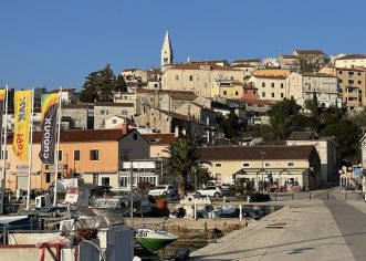 Općina Vrsar-Orsera potiče natalitet i sustavno brine o roditeljima i najmlađima