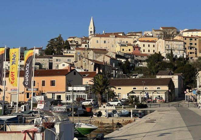 Općina Vrsar-Orsera potiče natalitet i sustavno brine o roditeljima i najmlađima