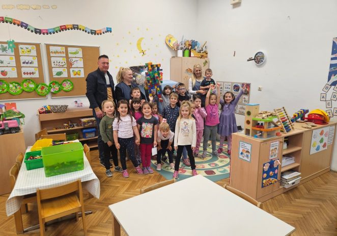 Načelnik Općine Kaštelir-Labinci povodom Dana Dječjeg vrtića Poreč-Parenzo posjetio vrtić, jaslice i školu u Kašteliru
