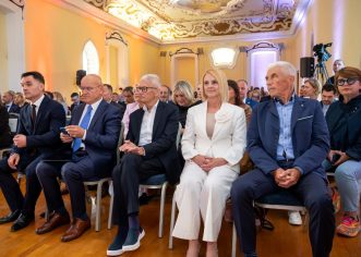 Svečano obilježen Dan Grada Poreča-Parenzo i dodijeljenja priznanja zaslužnim građanima – laureati Jadranko Vrus i Sigra*zahvalnice za Milu Dimitrijević, Alda Ukanovića, Eduarda Klimana, Vilijanu Šugar, udrugu Nektar i Le Parentine
