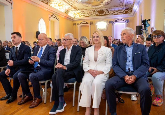 Svečano obilježen Dan Grada Poreča-Parenzo i dodijeljenja priznanja zaslužnim građanima – laureati Jadranko Vrus i Sigra*zahvalnice za Milu Dimitrijević, Alda Ukanovića, Eduarda Klimana, Vilijanu Šugar, udrugu Nektar i Le Parentine