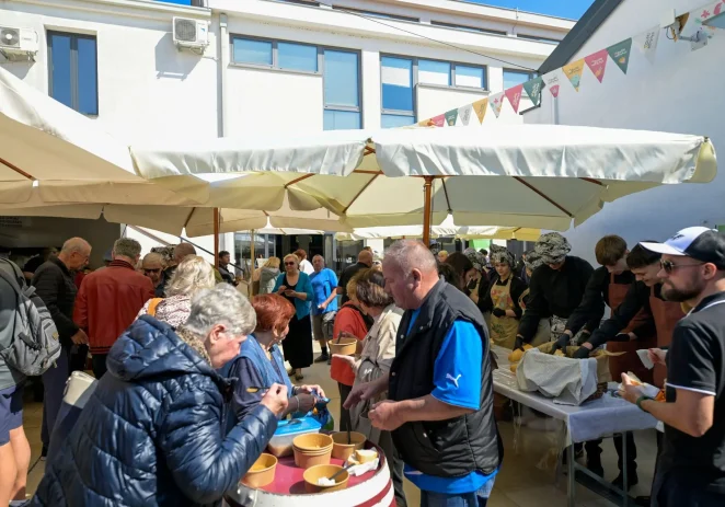 Prvi ovogodišnji Gušti Merkata uz istarsku jotu i vina porečkog Instituta