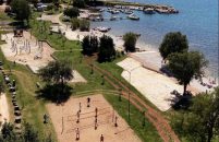 Prošlo je točno deset godina od uređenja gradske plaže u uvali Materada – Sv. Martin, danas omiljena piknik- i kupališna zona