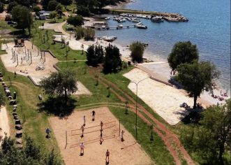 Prošlo je točno deset godina od uređenja gradske plaže u uvali Materada – Sv. Martin, danas omiljena piknik- i kupališna zona