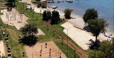 Prošlo je točno deset godina od uređenja gradske plaže u uvali Materada – Sv. Martin, danas omiljena piknik- i kupališna zona