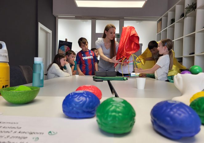 KAKO MOZAK VIDI SVIJET? Novi program „NeuroLab” uči djecu znanstvenom razmišljanju kroz zabavne eksperimente i STEM izazove