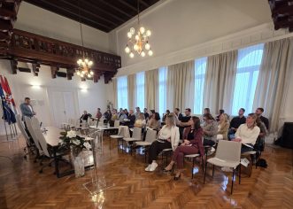 U Gradu Poreču održana besplatna edukacija za poduzetnike AI u svakodnevnom poslovanju