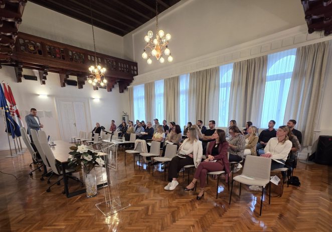 U Gradu Poreču održana besplatna edukacija za poduzetnike AI u svakodnevnom poslovanju