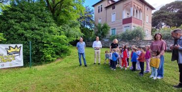 Povodom Svjetskog dana pčela udruga Nektar održala prezentaciju za djecu pored pčelinjaka u naselju M. Balota