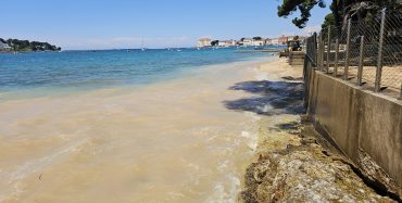 Prije početka sezone kupanja uređuju se i gradske (javne plaže)
