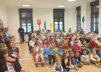 Uspješne izvedbe predstave “Pipeta” u porečkim vrtićima kao uvertira u novu lutkarsko-pripovjednu radionicu u sklopu 8. Ekola, festivala kulture življenja