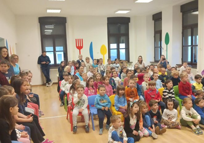 Uspješne izvedbe predstave “Pipeta” u porečkim vrtićima kao uvertira u novu lutkarsko-pripovjednu radionicu u sklopu 8. Ekola, festivala kulture življenja