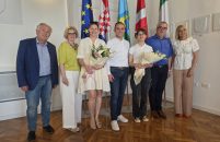Gradonačelnik Peršurić primio je učenicu Srednje škole Mate Balote Tihanu Melon, državnu prvakinju iz talijanskog jezika