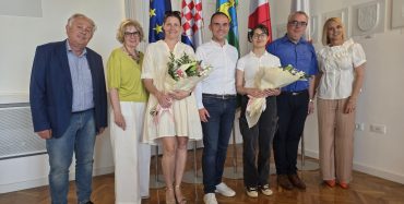 Gradonačelnik Peršurić primio je učenicu Srednje škole Mate Balote Tihanu Melon, državnu prvakinju iz talijanskog jezika