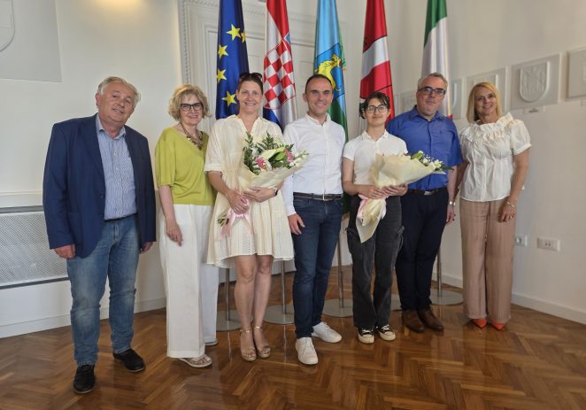 Gradonačelnik Peršurić primio je učenicu Srednje škole Mate Balote Tihanu Melon, državnu prvakinju iz talijanskog jezika