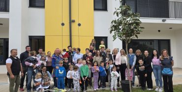 „Rastimo zajedno“: sadnjom generacijskih stabala obilježena prva godina Dječjeg vrtića „Poreč-Parenzo“