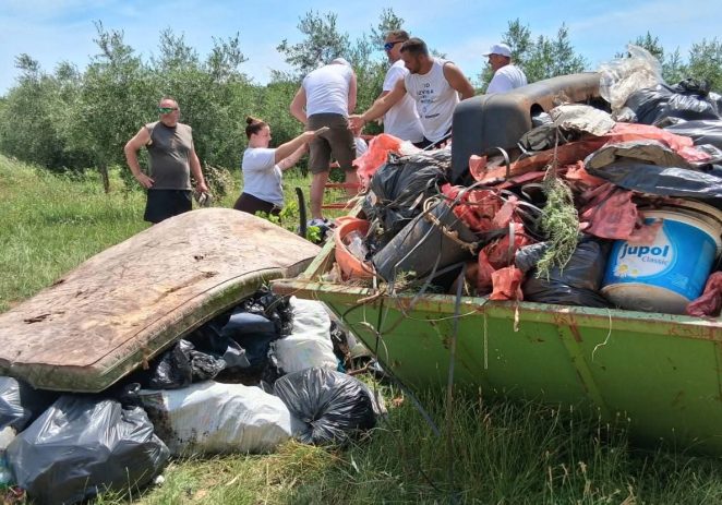 Održana eko-akcija čišćenja Parenzane na području Nova Vas-Kukci, prikupljeno 2.380kg otpada !:(