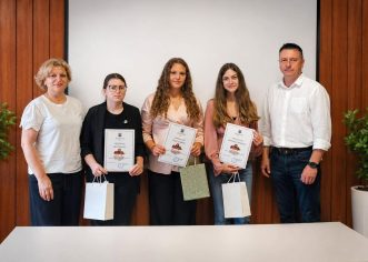 Načelnik Općine Kaštelir-Labinci, Đuliano Petrović ugostio odlikaše osnovne škole Kaštelir