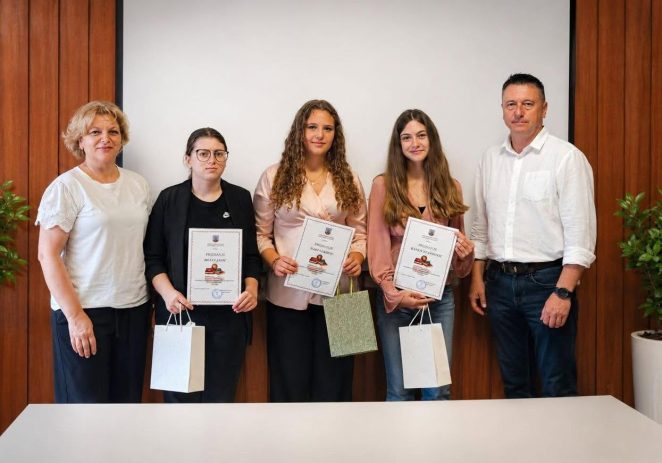 Načelnik Općine Kaštelir-Labinci, Đuliano Petrović ugostio odlikaše osnovne škole Kaštelir