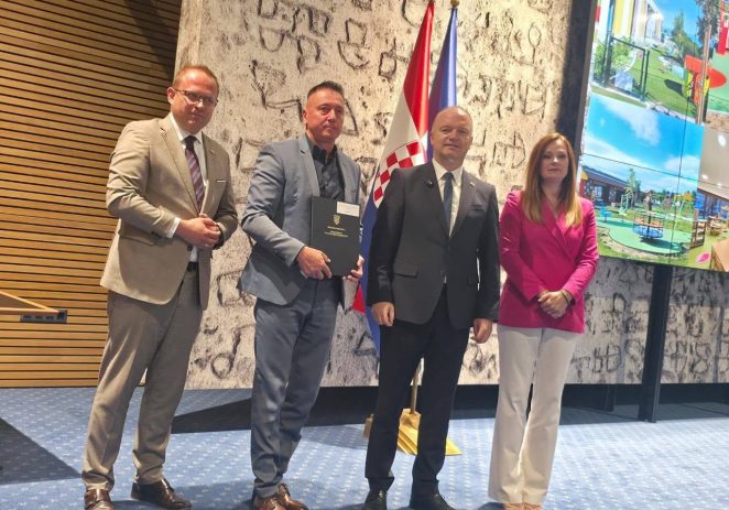 Općini Kaštelir-Labinci-Castelliere-S. Domenica odobreno više od 18.000 eura za obnovu dječjeg parka u Kašteliru