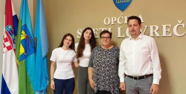 Lovrečke odlikašice na prijemu kod načelnika Siniše Terlevića