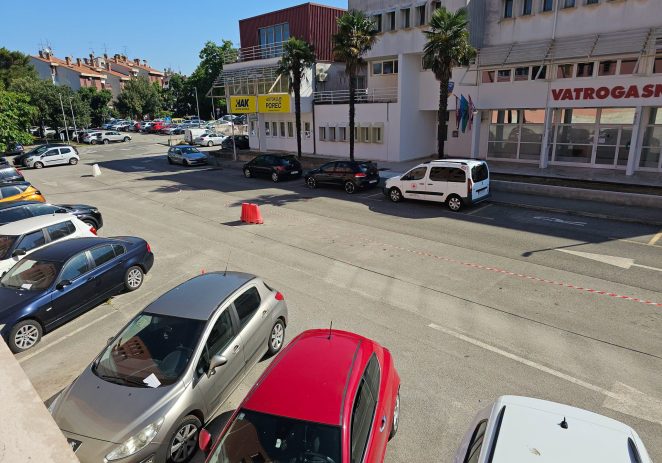 VAŽNO ZA VOZAČE Novo uređenje parkiranja u Poreču: Širi se zona naplate, mijenjaju pravila za povlaštene karte