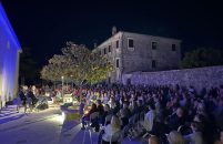 Počinje „Kulturno ljeto u Funtani“: Gordan Gregurović Trio otvara sezonu koncertom posvećenim glazbenim velikanima