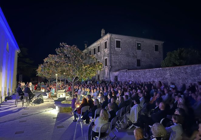 Počinje „Kulturno ljeto u Funtani“: Gordan Gregurović Trio otvara sezonu koncertom posvećenim glazbenim velikanima