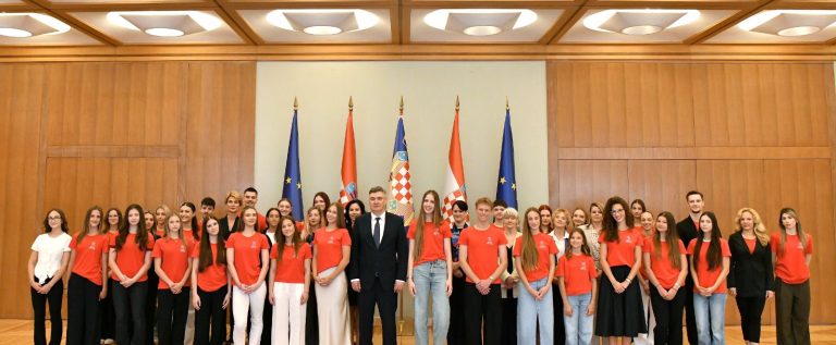 USB kod predsjednika RH 2 (Izvor Ured predsjednika Republike Hrvatske - Tomislav Bušljeta)