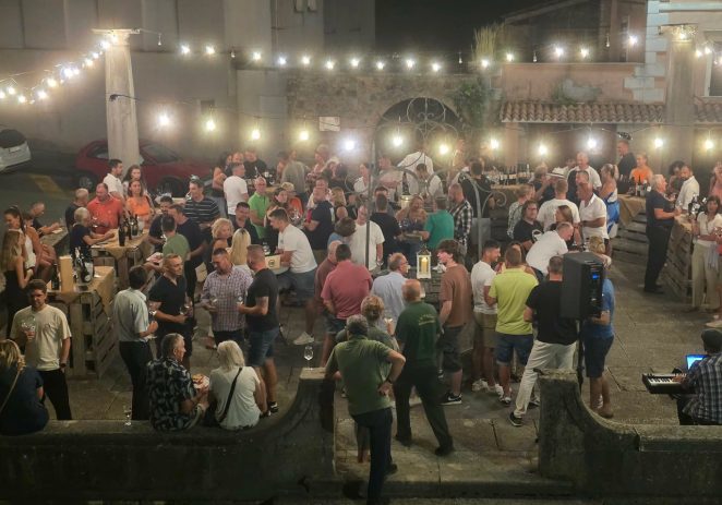 Prva Vinska večer u Vižinadi oduševila posjetitelje – slijede Talijanska večer i novo vinsko druženje