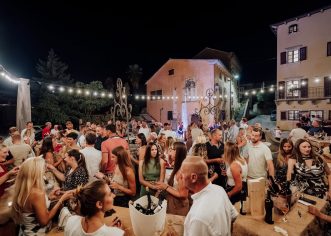 Wine Nights Vižinada: U ponedjeljak nova Vinska večer uz vino, domaću paštu i glazbu uživo