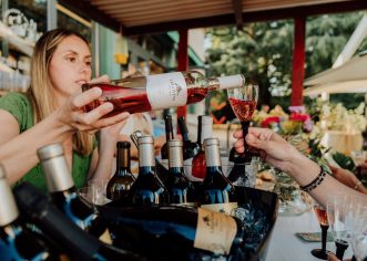 Autentični okusi i dobra atmosfera obilježili prvi Friday Tasting u Kašteliru