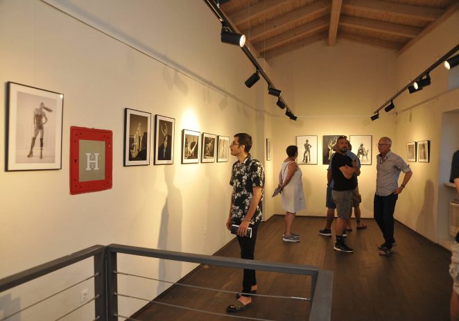 U Galeriji Placa u Sv. Lovreču otvorena posbeno zanimljiva izložba Marina Raunića “Iza forme”