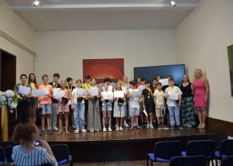 Priznanje za trud i izvrsnost: Ravnateljica Umjetničke škole Poreč, Sanjica Sara Radetić primila nagrađene učenike, roditelje i učitelje