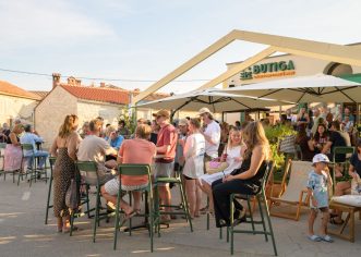 Friday Tasting u Kašteliru iz petka u petak potvrđuje svoju autentičnu priču