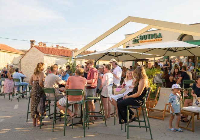 Friday Tasting u Kašteliru iz petka u petak potvrđuje svoju autentičnu priču